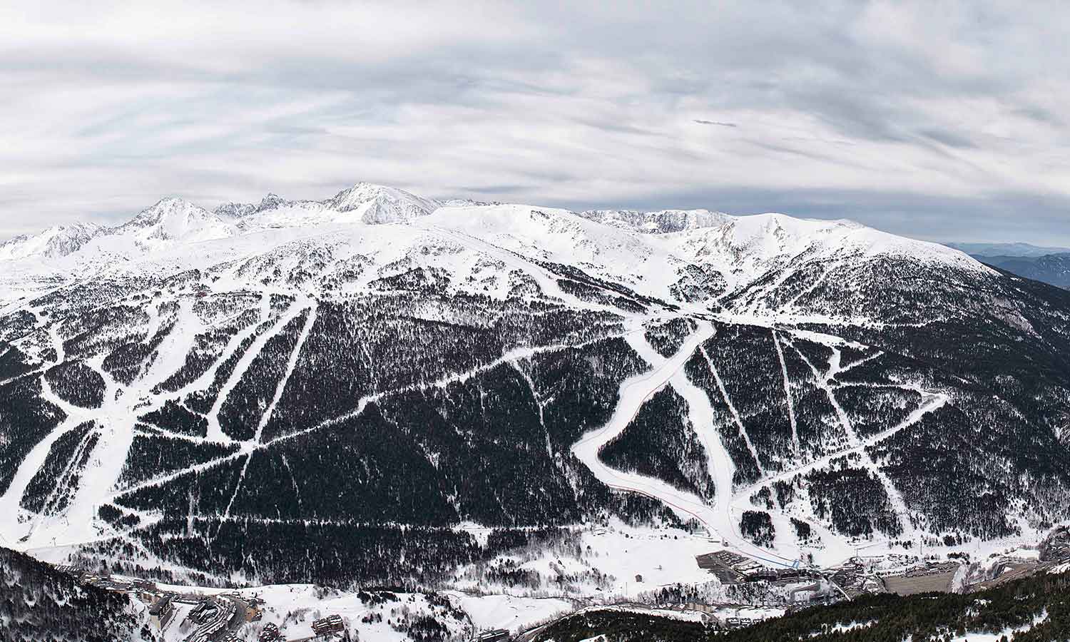 Vista Panoramica De La Estacion De Esqui Soldeu El Tarter Hermitage Mountain Residences Andorra